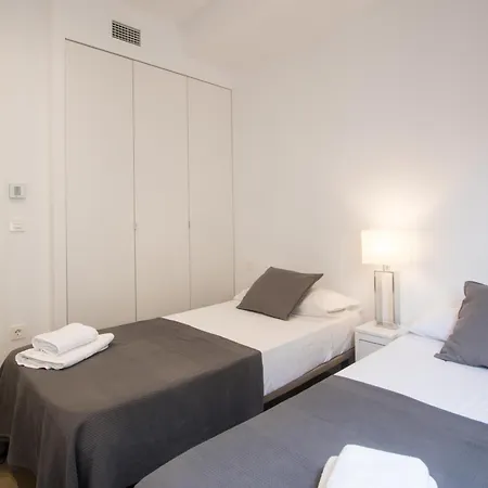 Appartement 4 Bedroom/3 Baths W/ Ac In Near Beach! *