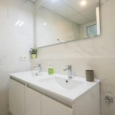 Appartement 4 Bedroom/3 Baths W/ Ac In Near Beach! *