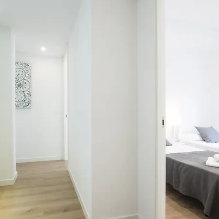 Appartement 4 Bedroom/3 Baths W/ Ac In Near Beach! *