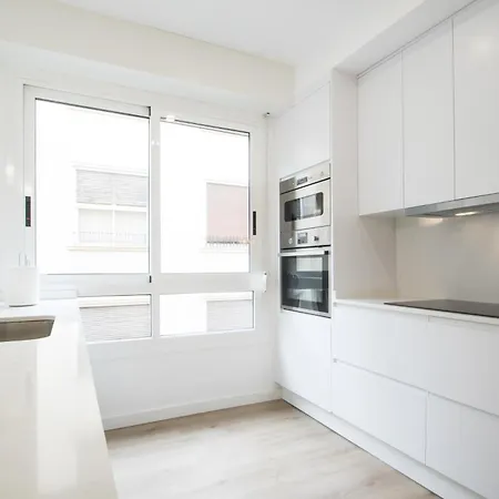 Appartement 4 Bedroom/3 Baths W/ Ac In Near Beach! *