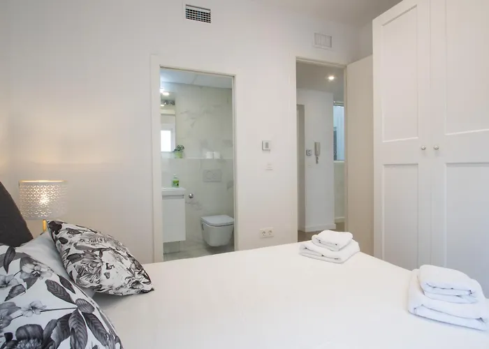 4 Bedroom/3 Baths W/ Ac In Near Beach! Alicante