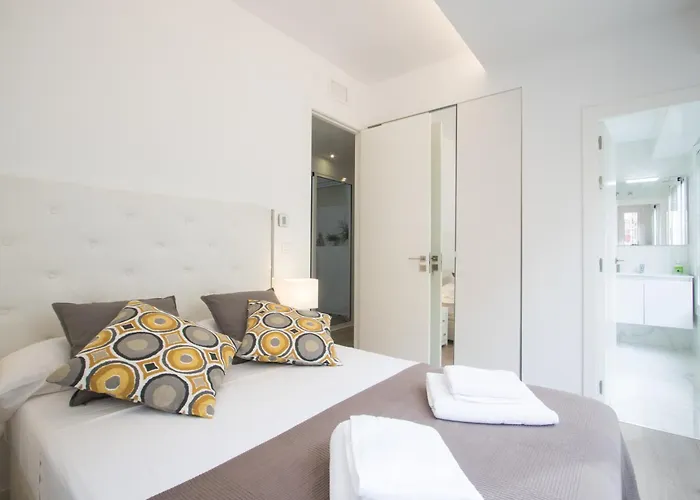 Apartamento 4 Bedroom/3 Baths W/ Ac In Near Beach!