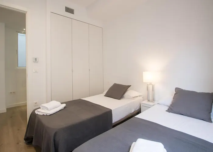 Apartamento 4 Bedroom/3 Baths W/ Ac In Near Beach! *