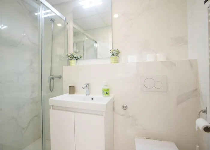 4 Bedroom/3 Baths W/ Ac In Near Beach! * Alicante