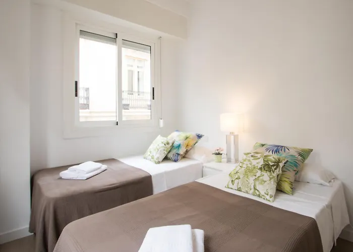 4 Bedroom/3 Baths W/ Ac In Near Beach! Apartamento