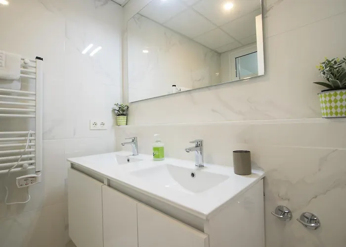 Apartamento 4 Bedroom/3 Baths W/ Ac In Near Beach! *