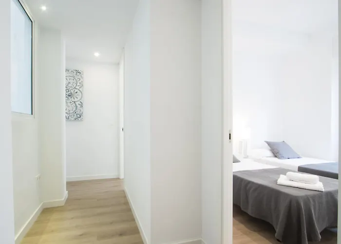 Apartamento 4 Bedroom/3 Baths W/ Ac In Near Beach! *