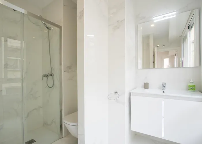 4 Bedroom/3 Baths W/ Ac In Near Beach! Alicante