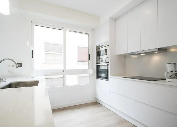 Apartamento 4 Bedroom/3 Baths W/ Ac In Near Beach! *