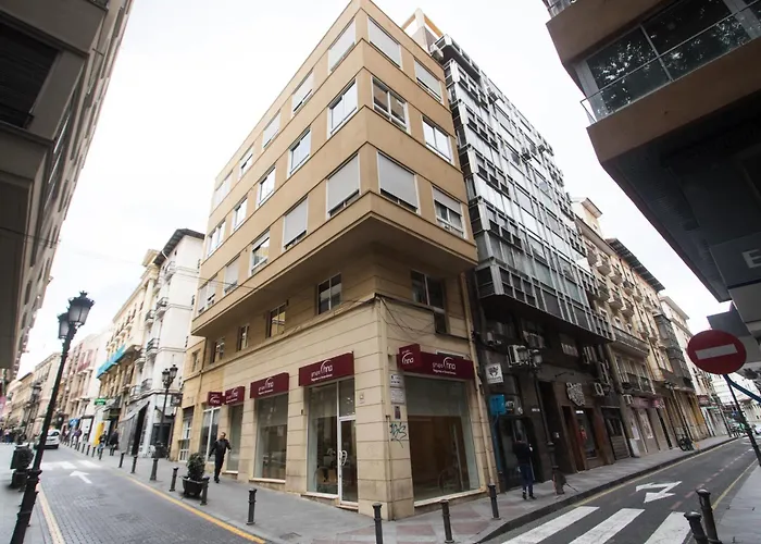 4 Bedroom/3 Baths W/ Ac In Near Beach! *