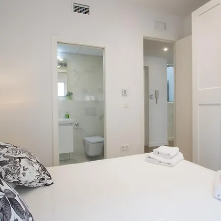 4 Bedroom/3 Baths W/ Ac In Near Beach! Alicante