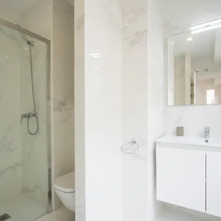 4 Bedroom/3 Baths W/ Ac In Near Beach! Alicante