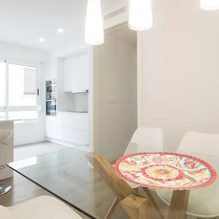 4 Bedroom/3 Baths W/ Ac In Near Beach!