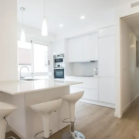 4 Bedroom/3 Baths W/ Ac In Near Beach! Apartment